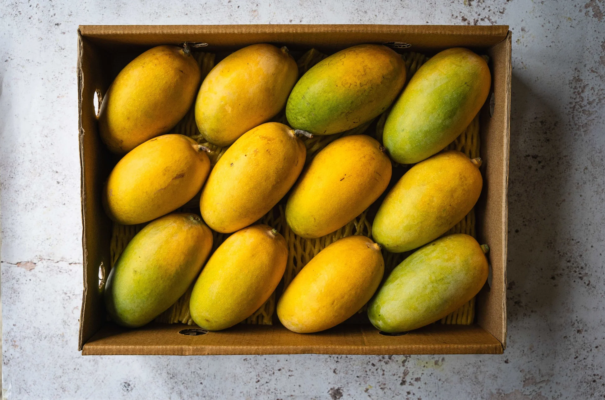 Kesar Mangoes 12 Pieces (3kg-3.2Kg)